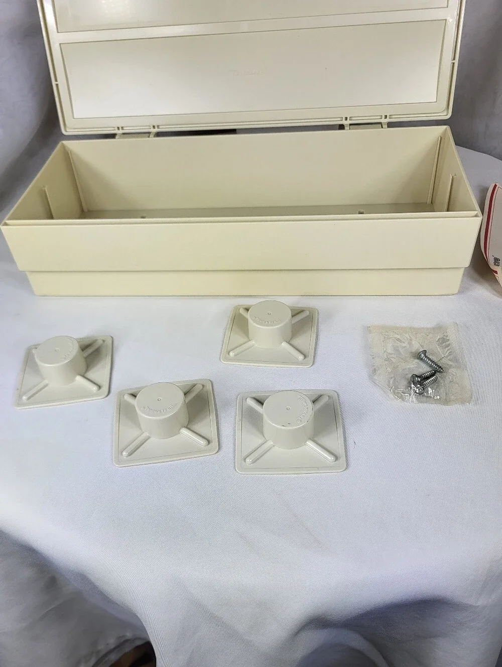 Tupperware #1572-1 Cream Plastic Wax Paper & Foil Dispenser